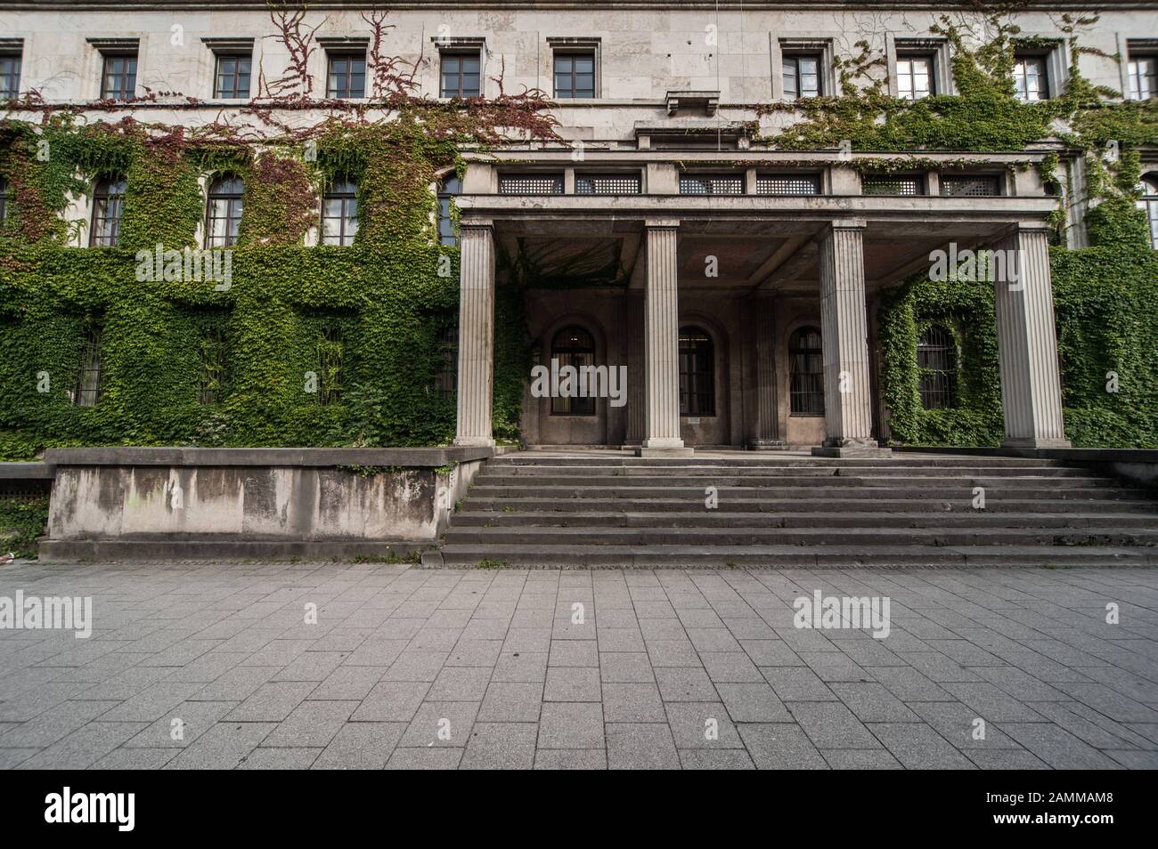 Costruzione dell'Istituto Centrale di Storia dell'Arte presso Katharina-Von-Bora-Strasse 10 a Maxvorstadt, ex edificio amministrativo della NSDAP. [traduzione automatizzata] Foto Stock