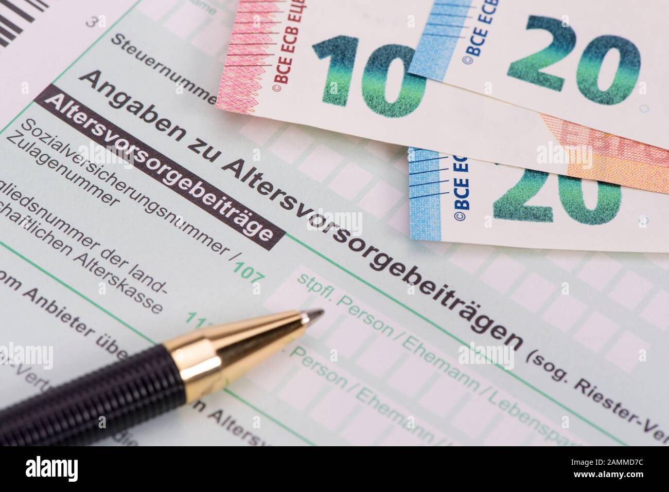 Previdenza e dichiarazione fiscale per l'ufficio fiscale [traduzione automatizzata] Foto Stock