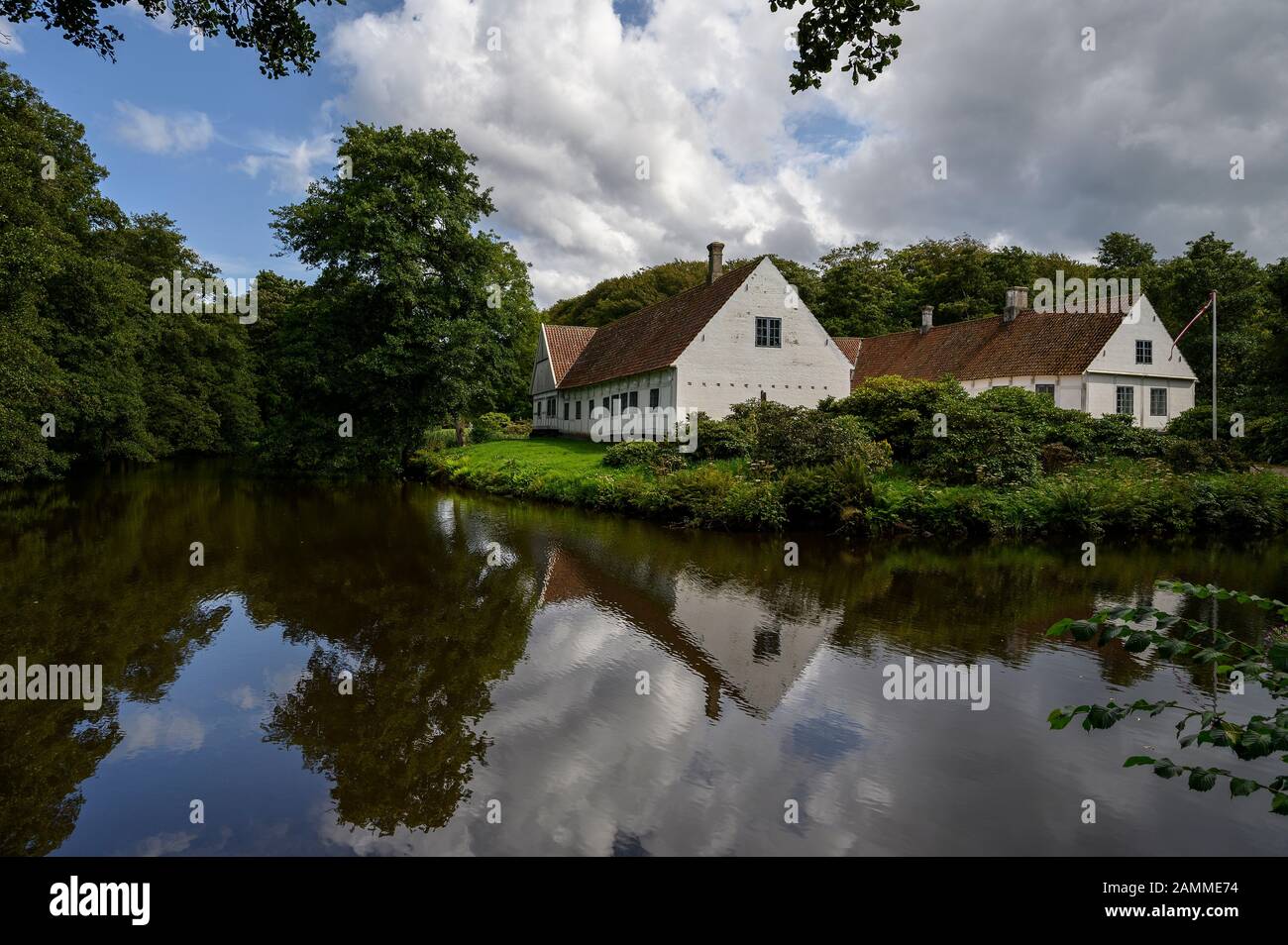 Edifici bianchi presso il Museo della Resistenza Bangsbo Foto Stock