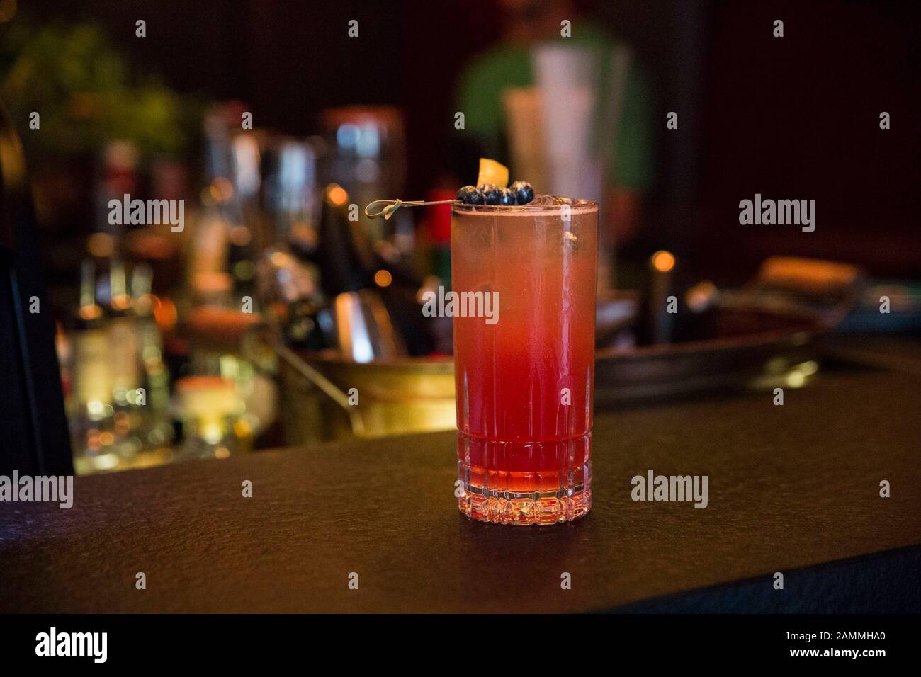 Il Bar Patolli propone un cocktail con bevande alcoliche ridotte. [traduzione automatizzata] Foto Stock
