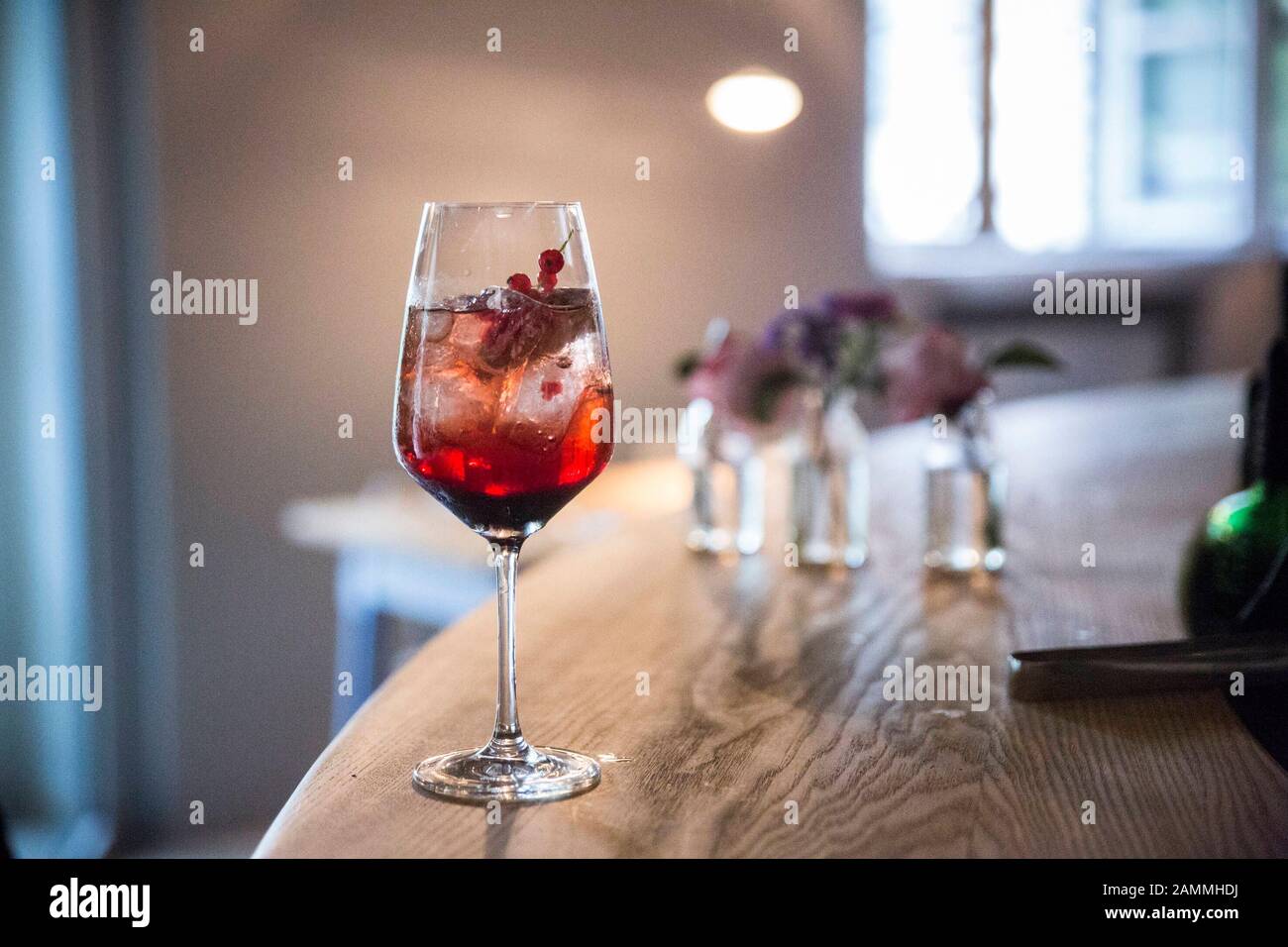 Il Blitz Bar propone un cocktail con bevande alcoliche ridotte. [traduzione automatizzata] Foto Stock