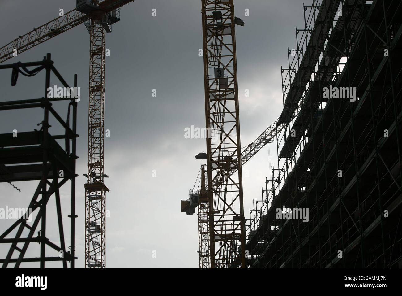 Cantiere sul sito Paulaner ex Welfenstrasse, dove Bayerische Hausbau sta costruendo un nuovo quartiere residenziale per 3500 persone. [traduzione automatizzata] Foto Stock