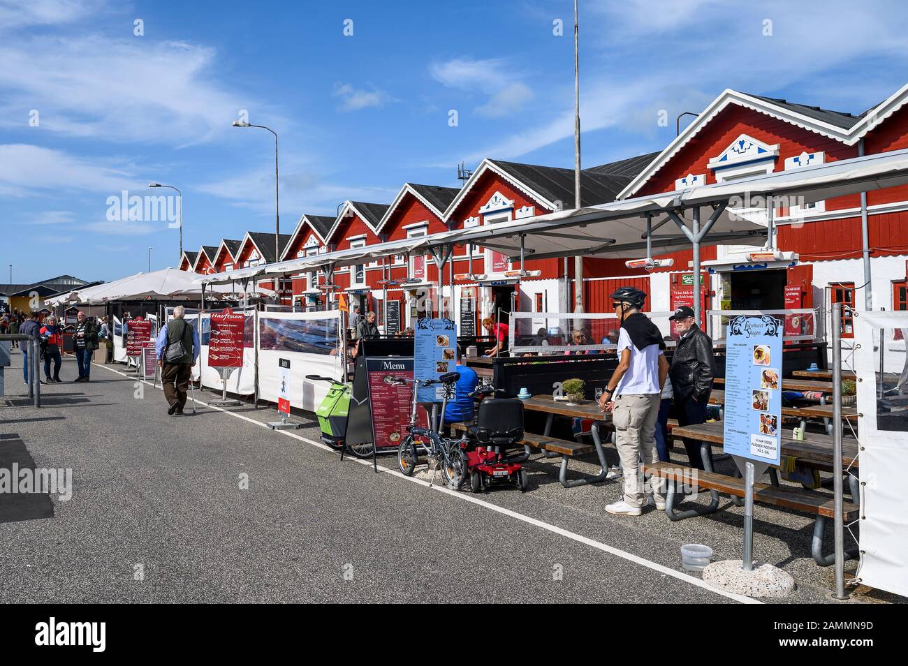 Ristoranti a fianco del porto di Skagen, Skagen, Danimarca Foto Stock