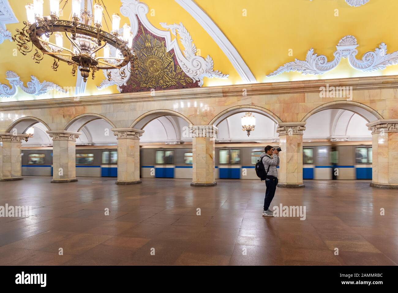 Mosca, Russia-APR8,2018 : interno della stazione della metropolitana Komsomolskaya, aprile 8,2018 a Mosca, Russia. Le stazioni della metropolitana di Mosca sono un sistema di transito rapido Foto Stock