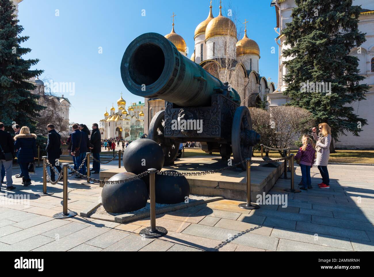 Mosca, RUSSIA-APILI14 2018: Lo Zar Cannon in mostra sui terreni del Cremlino di Mosca. E' un monumento dell'arte di fusione dell'artiglieria russa nel campo dei Foto Stock