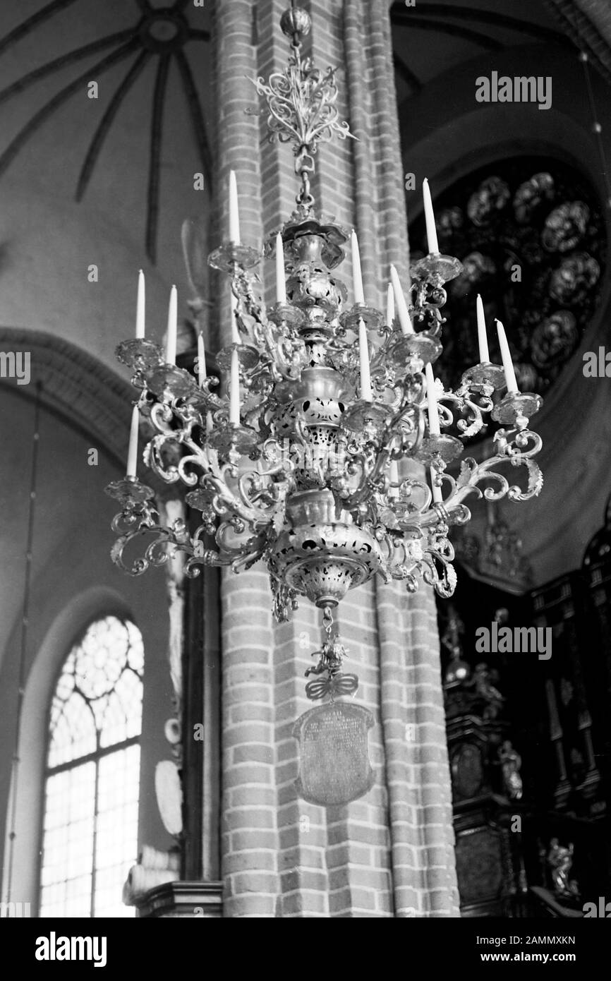 Silberner Kronleuchter aus dem 17. Jahrhundert von Andreas Wickhardt dem Älteren, Storkyrkan, 1969. Lampadario d'argento di Andreas Wickhardt The Elder, datato 17th secolo, Storkyrkan, 1969. Foto Stock