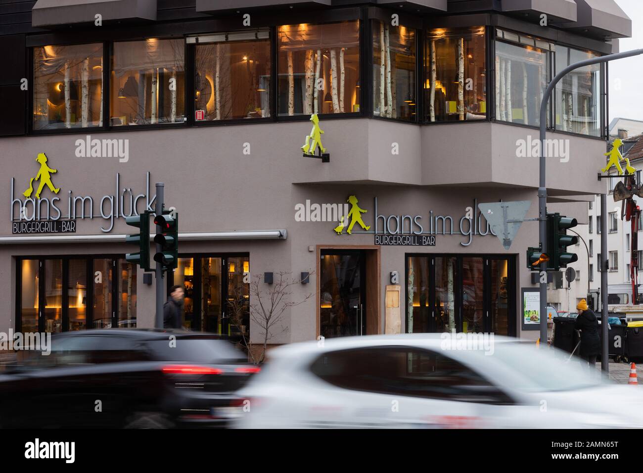 Colonia, Germania. 14th Gen 2020. Vista di un ramo della catena di hamburger 'Hans im Glück'. La catena di hamburger 'Hans im Glück' sta per cambiare proprietà. (A dpa 'Burger chain 'Hans im Glück' prima della vendita') credito: Rolf Vennenbernd/dpa/Alamy Live News Foto Stock