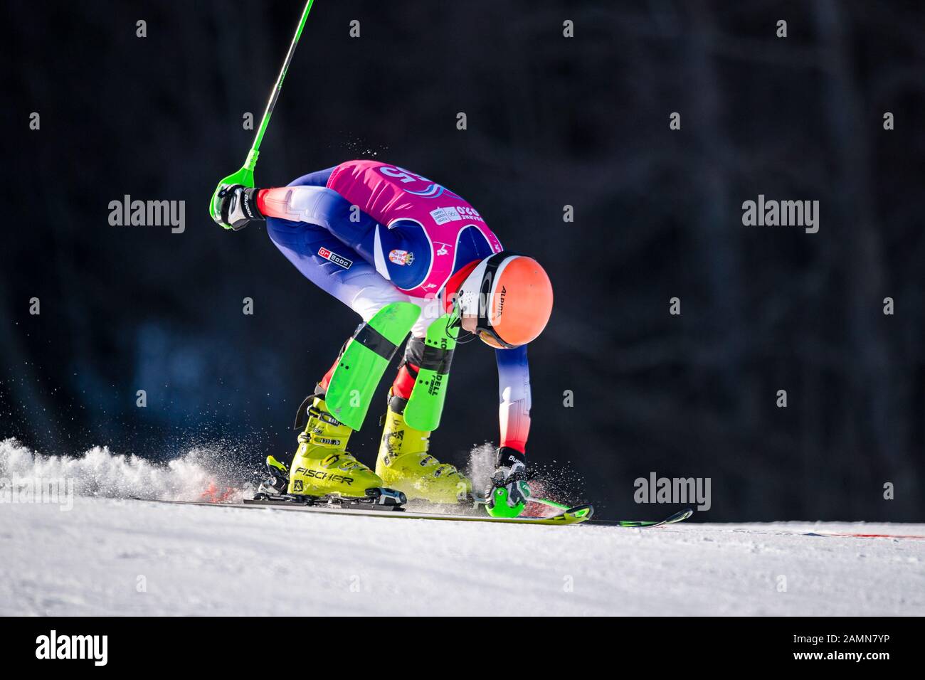 LOSANNA, SVIZZERA. 14th, gennaio 2020. PANTELIC Ugljesa (SRB) compete nello sci alpino Slalom Run 1 da uomo durante i Giochi Olimpici Giovanili di Losanna 2020 presso il Centro Alpino Les Diablerets martedì 14 gennaio 2020. LOSANNA, SVIZZERA. Credito: Taka G Wu/Alamy Live News Foto Stock