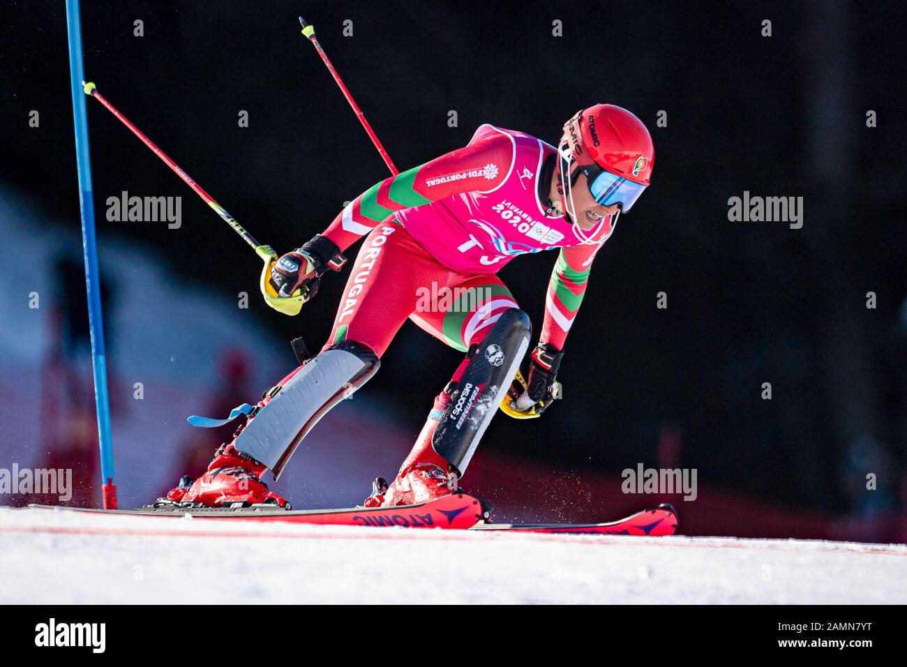 LOSANNA, SVIZZERA. 14th, gennaio 2020. Iskandar Ray (LBN) compete nello sci alpino Slalom Run 1 maschile durante i Giochi Olimpici Giovanili di Losanna 2020 presso il Centro Alpino Les Diablerets martedì 14 gennaio 2020. LOSANNA, SVIZZERA. Credito: Taka G Wu/Alamy Live News Foto Stock