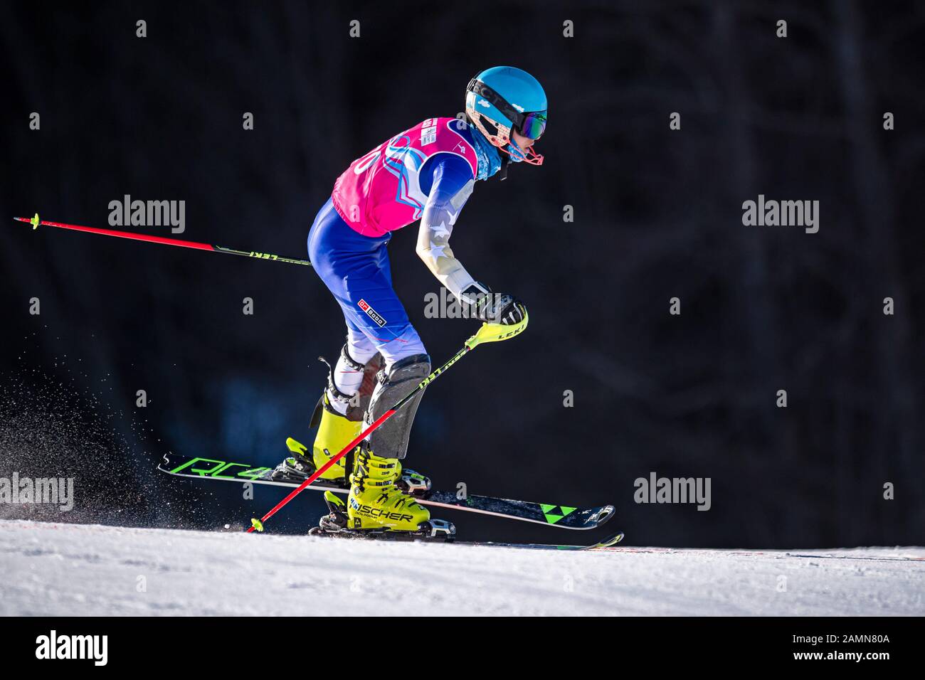 LOSANNA, SVIZZERA. 14th, gennaio 2020. KOKAJ Drin (KOS) compete nello sci alpino Slalom Run 1 maschile durante i Giochi Olimpici Giovanili di Losanna 2020 presso il Centro Alpino Les Diablerets martedì 14 gennaio 2020. LOSANNA, SVIZZERA. Credito: Taka G Wu/Alamy Live News Foto Stock