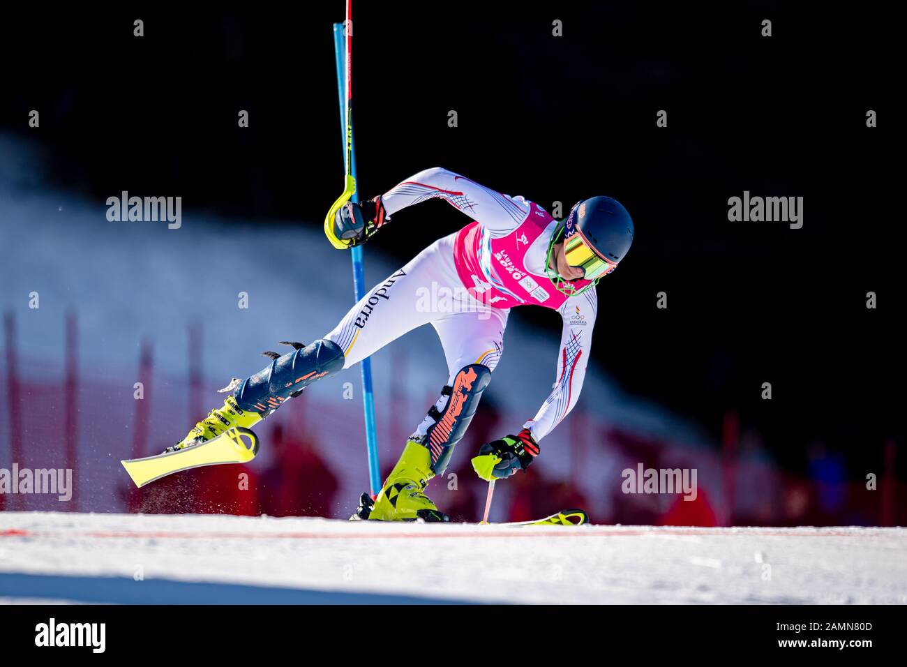 LOSANNA, SVIZZERA. 14th, gennaio 2020. Acosta Ty (AND) compete nello sci alpino Slalom Run 1 maschile durante i Giochi Olimpici giovanili di Losanna 2020 presso il Centro Alpino Les Diablerets martedì 14 gennaio 2020. LOSANNA, SVIZZERA. Credito: Taka G Wu/Alamy Live News Foto Stock