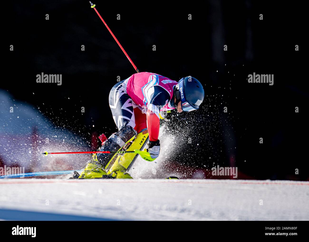 LOSANNA, SVIZZERA. 14th, gennaio 2020. Holmes Robert (GBR) compete nello sci alpino Slalom Run 1 maschile durante i Giochi Olimpici giovanili di Losanna 2020 presso il Centro Alpino Les Diablerets martedì 14 gennaio 2020. LOSANNA, SVIZZERA. Credito: Taka G Wu/Alamy Live News Foto Stock