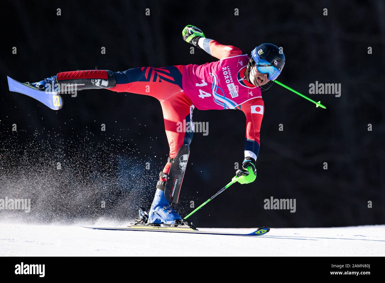 LOSANNA, SVIZZERA. 14th, gennaio 2020. KIKISHIMA Ohra (JPN) compete nello sci alpino Slalom Run 1 maschile durante i Giochi Olimpici Giovanile di Losanna 2020 presso il Centro Alpino Les Diablerets martedì 14 gennaio 2020. LOSANNA, SVIZZERA. Credito: Taka G Wu/Alamy Live News Foto Stock