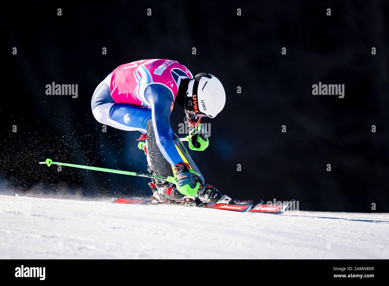 LOSANNA, SVIZZERA. 14th, gennaio 2020. Sanchez Juan (ESP) compete nello sci alpino Slalom Run 1 maschile durante i Giochi Olimpici Giovanili di Losanna 2020 presso il Centro Alpino Les Diablerets martedì 14 gennaio 2020. LOSANNA, SVIZZERA. Credito: Taka G Wu/Alamy Live News Foto Stock