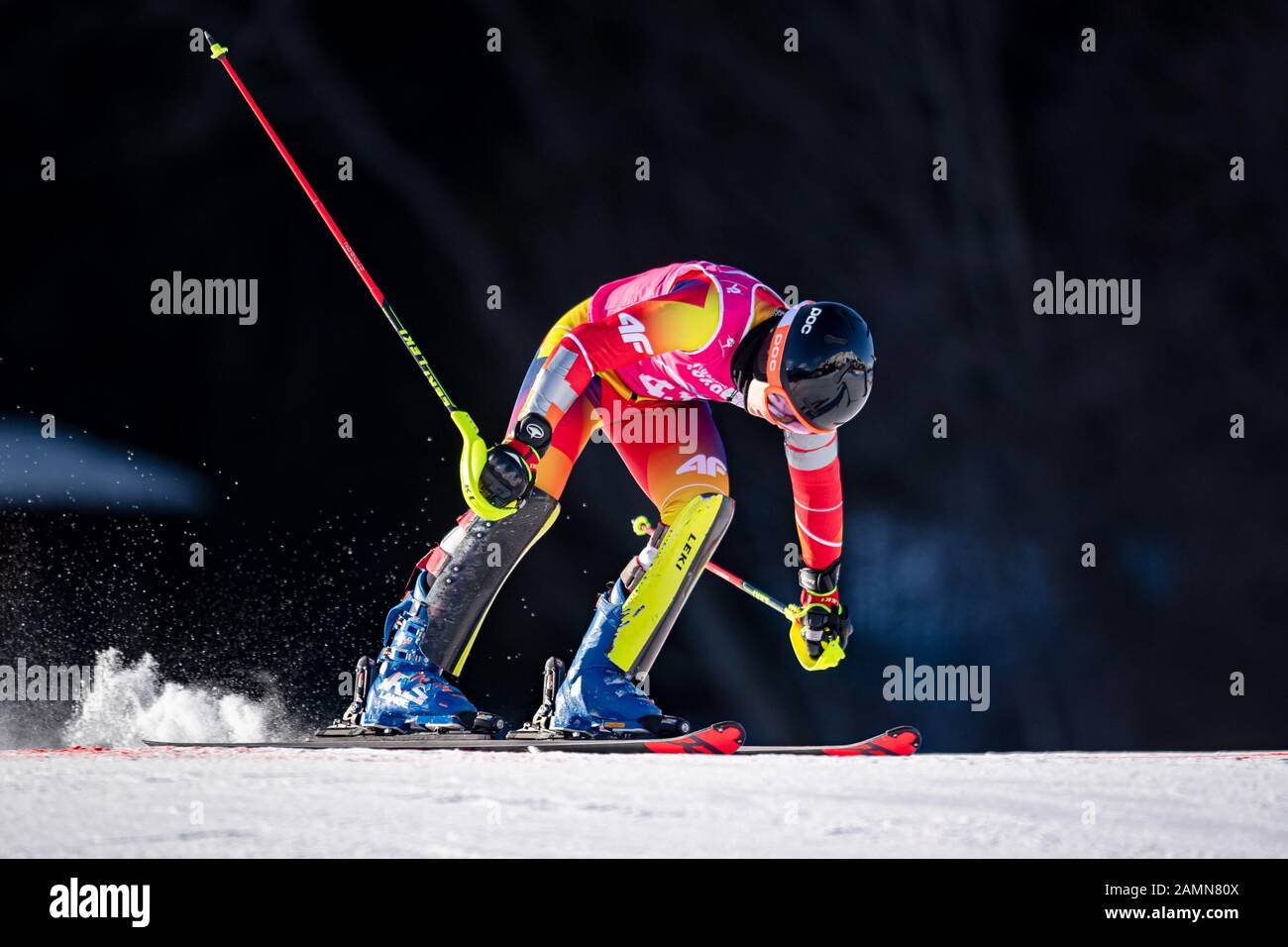 LOSANNA, SVIZZERA. 14th, gennaio 2020. SANETRA Bartlomiej (POL) compete nello sci alpino Slalom Run 1 maschile durante i Giochi Olimpici giovanili di Losanna 2020 presso il Centro Alpino Les Diablerets martedì 14 gennaio 2020. LOSANNA, SVIZZERA. Credito: Taka G Wu/Alamy Live News Foto Stock