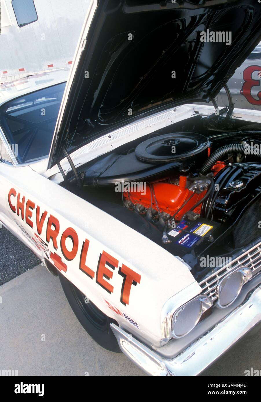 Junior Johnson's Magic Motor Chevrolet Impala SS al North Wilksboro Speedway North Carolina USA 2000 Foto Stock