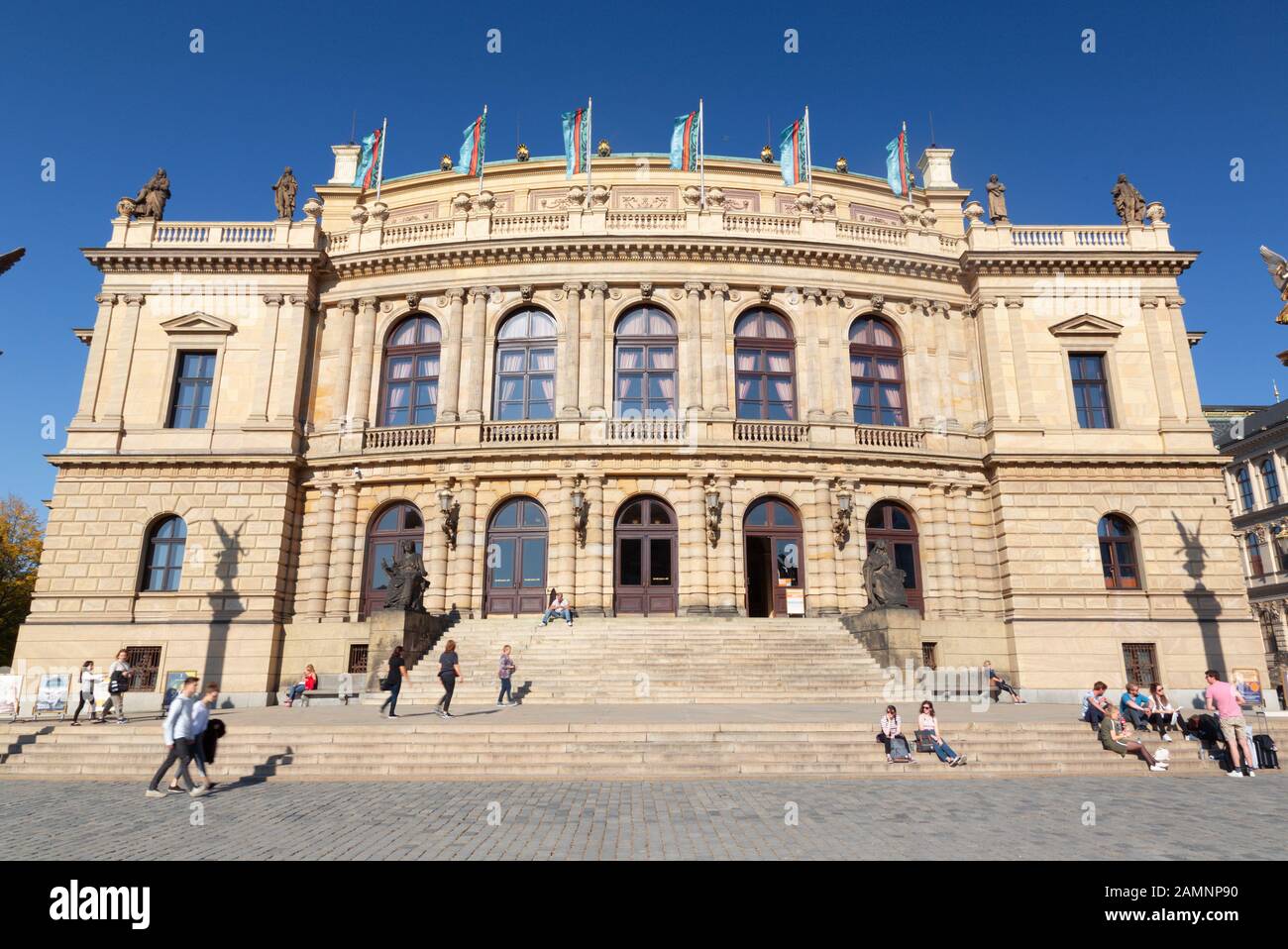 Praga, Repubblica Ceca - 14 ottobre 2018: la facciata del Rudolfinum Concert Hall. Foto Stock