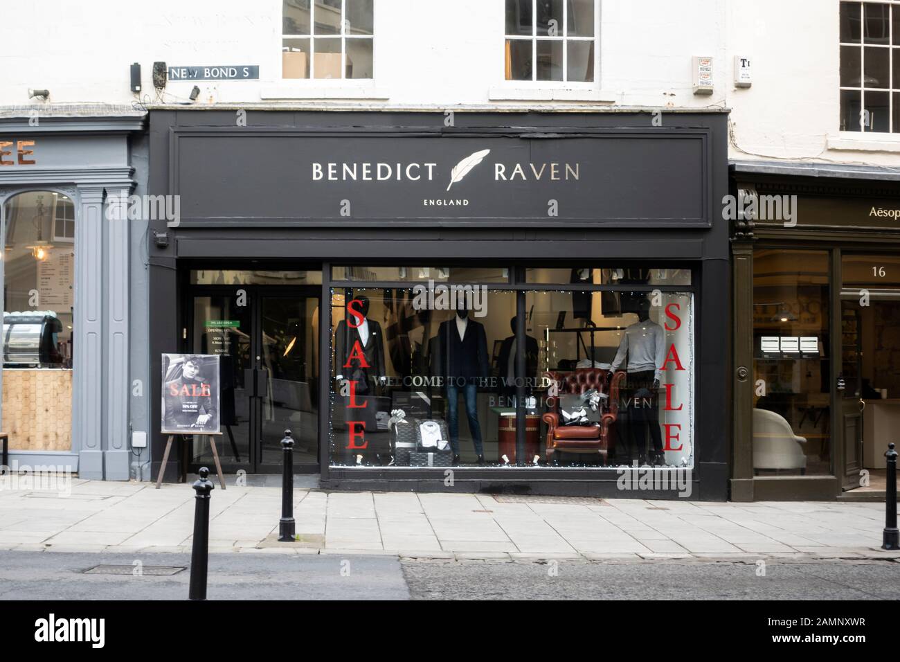 Benedetto Raven - moda uomo di lusso a New Bond Street, Bath, Inghilterra, Regno Unito Foto Stock