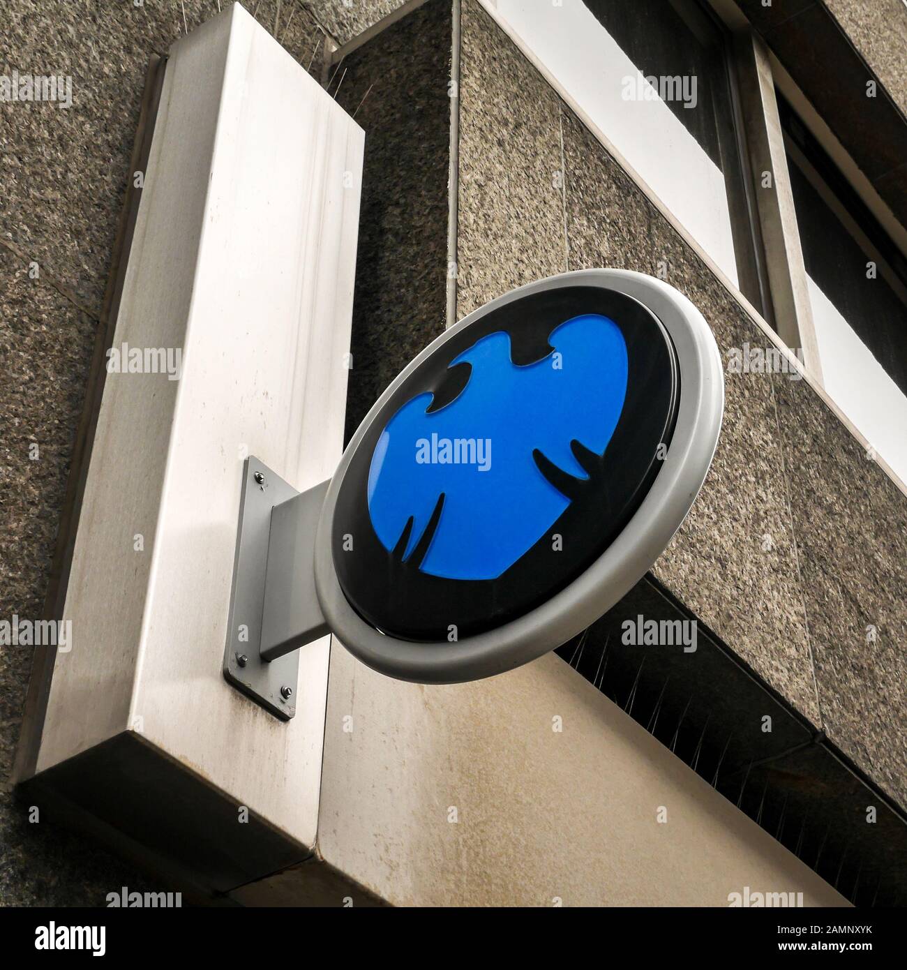 Barclays Bank segno. Graphic shop-logo frontale del branding per la UK high street banca retail, Barclays. Foto Stock