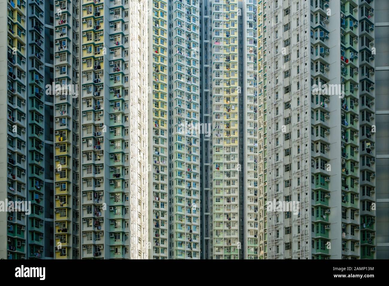 grande edificio residenziale, alto edificio di appartamenti facciata - Foto Stock