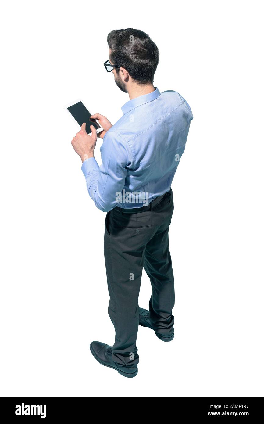 Uomo in piedi e utilizzando uno smartphone su sfondo bianco Foto Stock