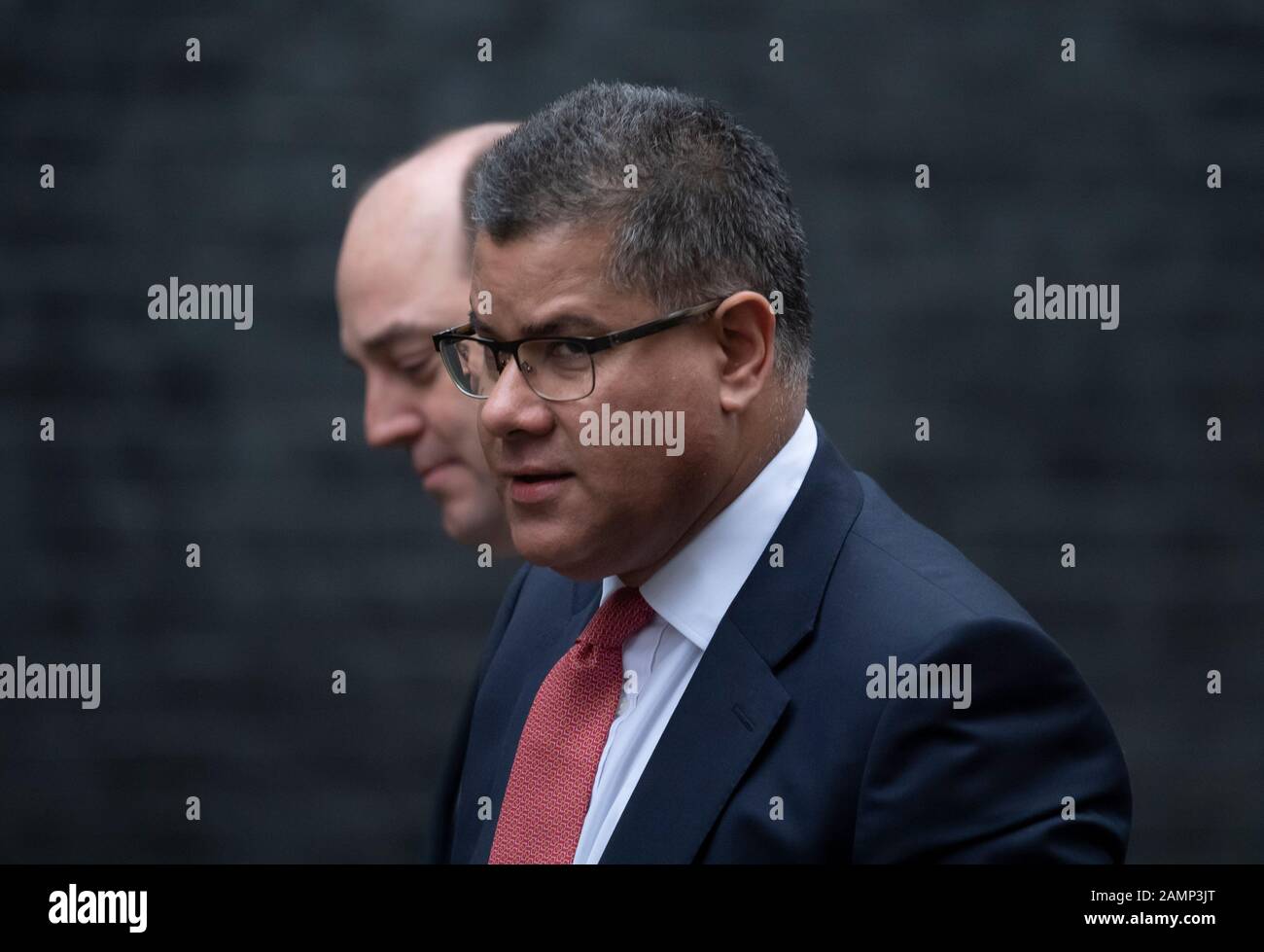 Downing Street, Londra, Regno Unito. 14th gennaio 2020. Alok Sharma, Segretario di Stato per lo sviluppo Internazionale, Segretario Internazionale per lo sviluppo a Downing Street per l'incontro settimanale del Gabinetto. Credito: Malcolm Park/Alamy. Foto Stock