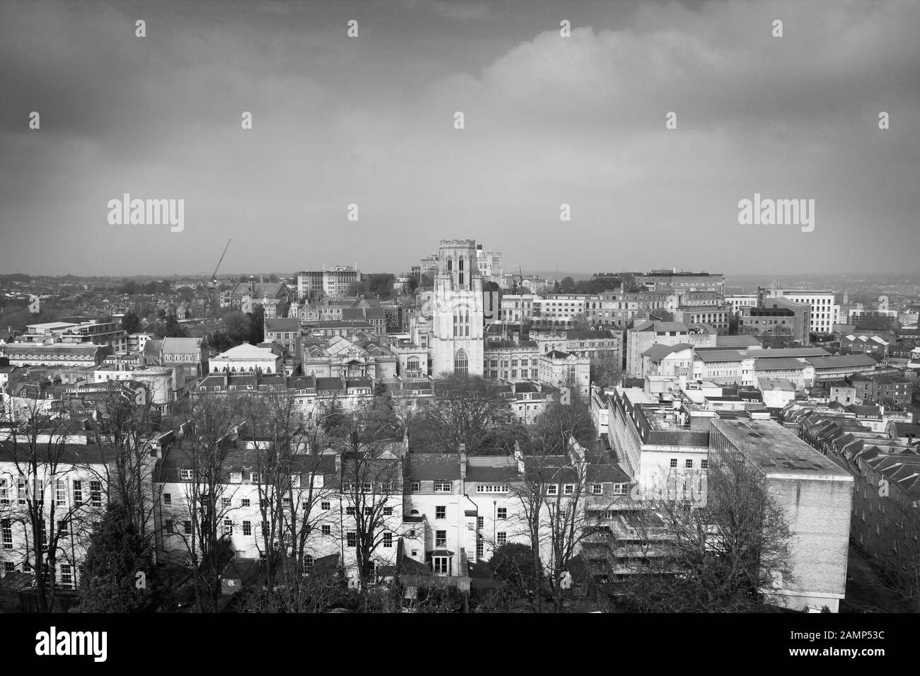 BRISTOL, REGNO UNITO - 8 APRILE 2019. Il Museo cittadino e la Galleria d'Arte di Bristol sono di architettura barocca edoardiana vista dalla Torre Cabot. Bristol, Inghilterra, Regno Unito, Apr Foto Stock