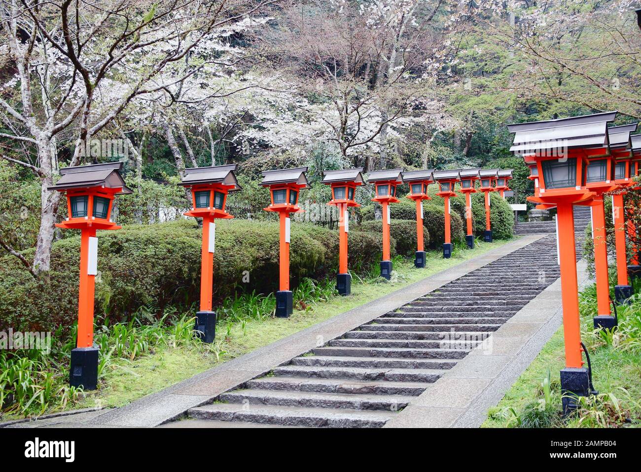 Tempio Kurama scale a Kyoto, in Giappone. Luogo buddista del culto. Foto Stock