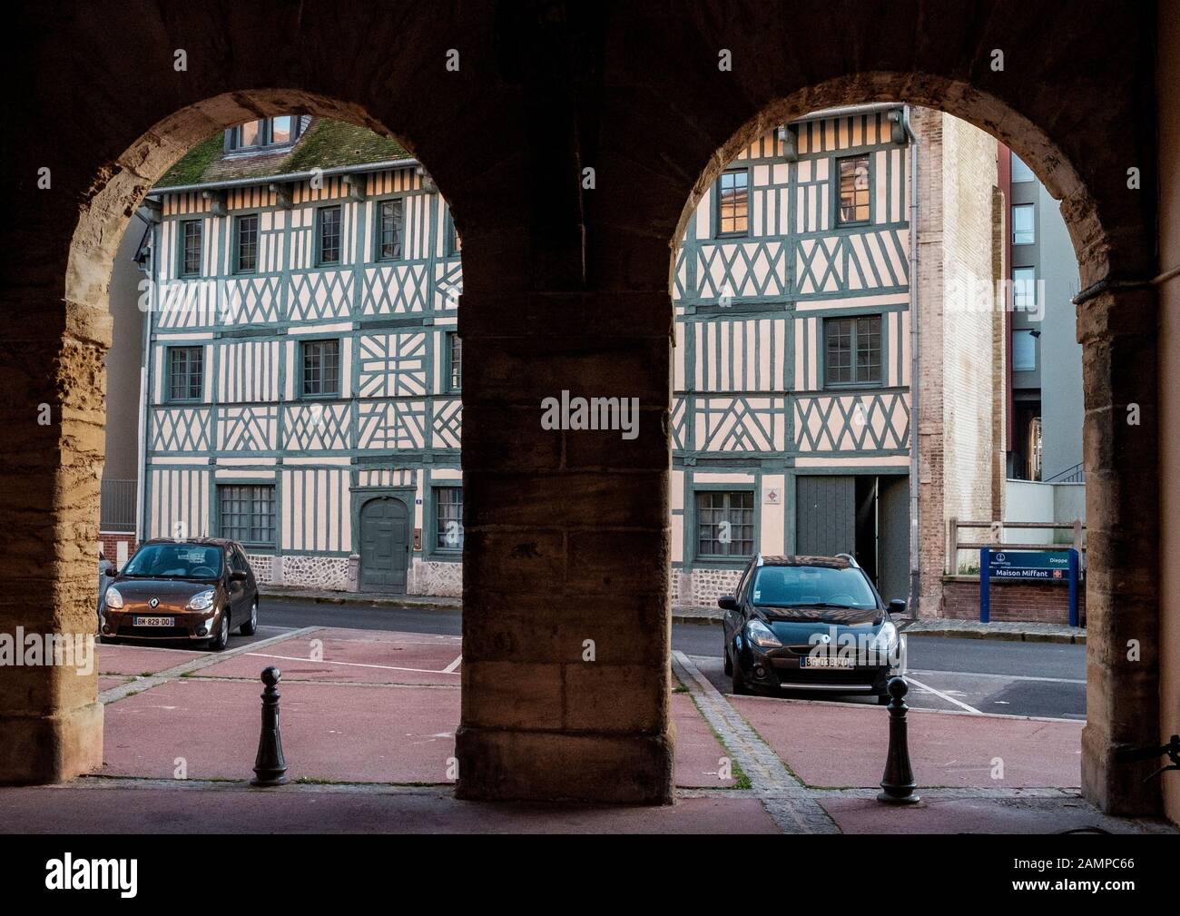 La Maison Miffant, la casa più antica di Dieppe, abbandonata dal 1946 e recentemente restaurata. Foto Stock