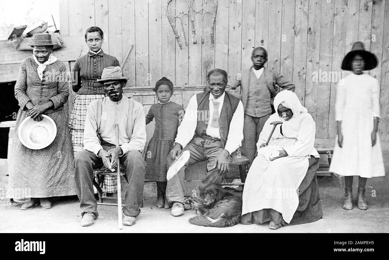 Harriet TUBMAN lasciò nel 1887 a casa sua a Auburn, New York, con la figlia adottò da sinistra Gertie, il marito Davis, Lee Cheney, John 'Pop' Alexander, Walter Green, 'Blind Auntie' Sarah Parker e la grande nipote di Tubman Dora Stewart Foto Stock