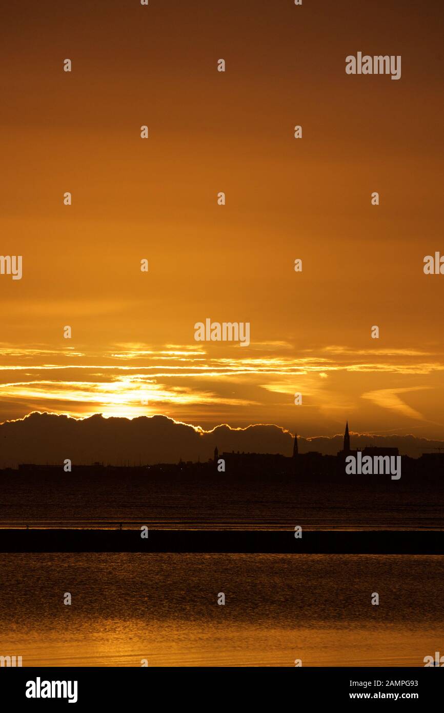 Tramonto a Dun Laoghaire Harbour, Dublino, Irlanda. Foto Stock