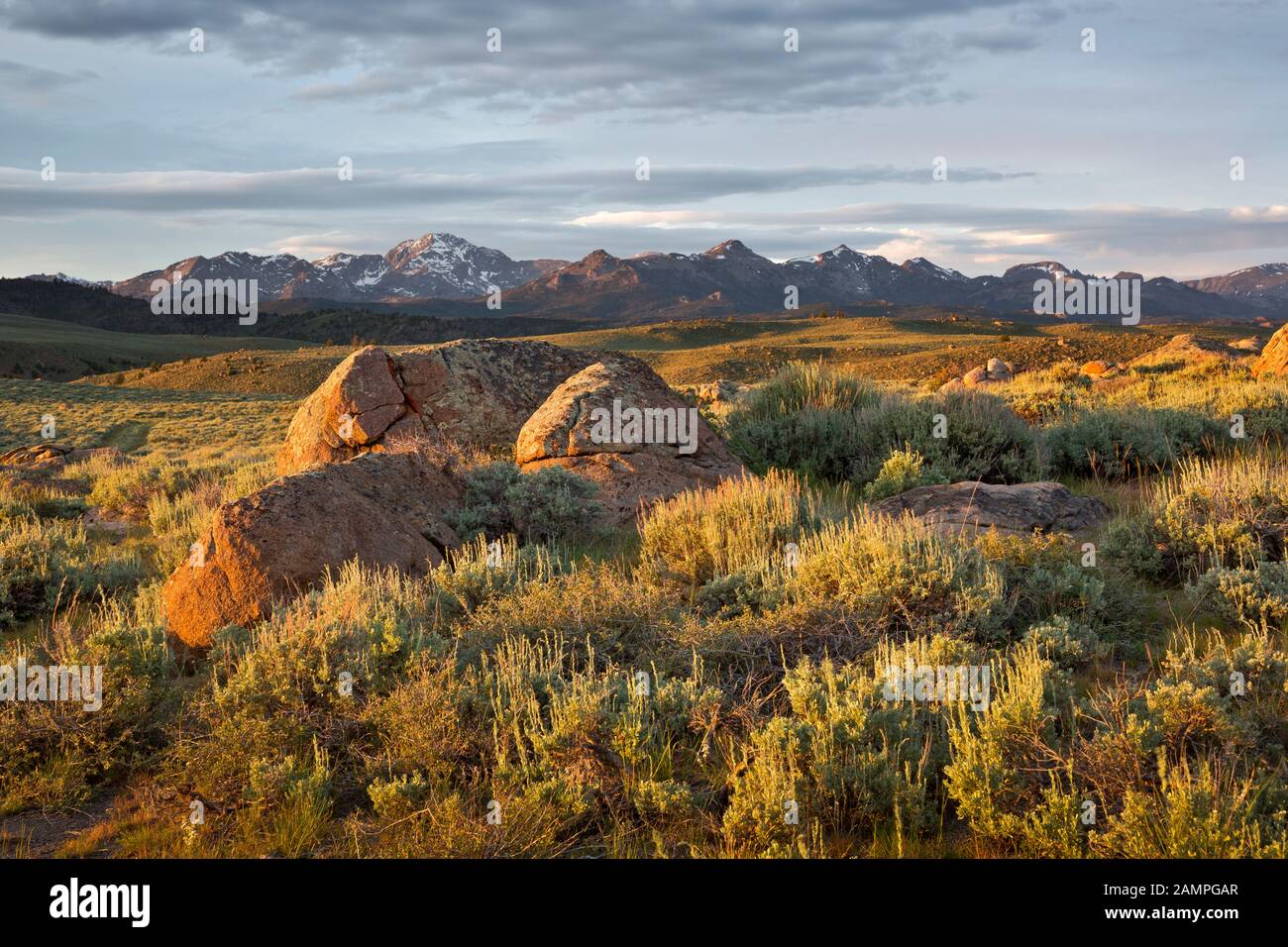 WY03958-00...WYOMING - il sole che soffia calda luce sulle terre delle praterie aperte e sulla catena del fiume Wind, dall'alto paese sopra la Grande sabbia Foto Stock