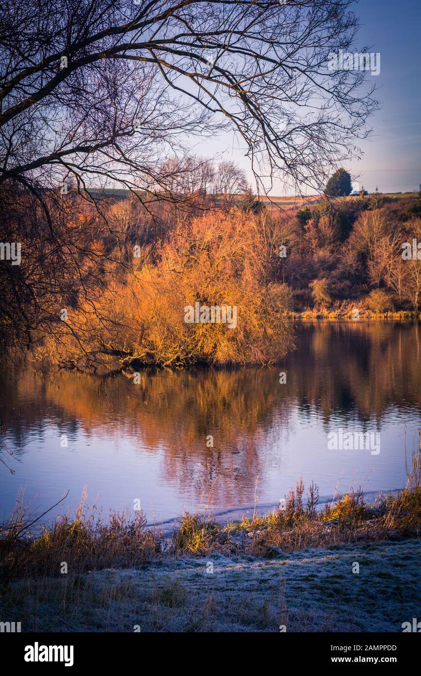 Linlithgow Loch in tardo autunno 2019, Scotland, Regno Unito Foto Stock