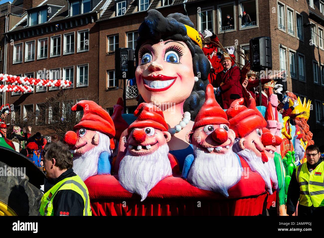La tradizionale sfilata di carnevale dello Shrove Monday (Rosenmontag), Rosenmontagszug, si svolge a Düsseldorf, anche Dusseldorf, Germania. Foto Stock