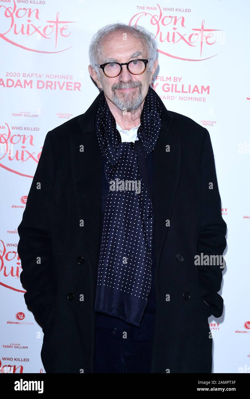 Jonathan Pryce partecipa a uno screening dell'uomo Che Ha Ucciso Don Chisciotte al cinema Curzon Mayfair di Londra. Foto Stock