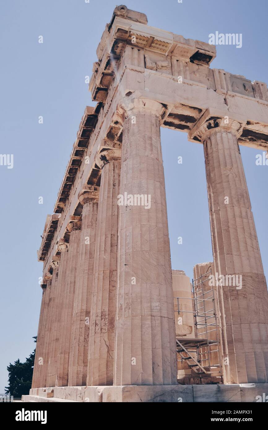 Colonne e frontone del Partenone Foto Stock