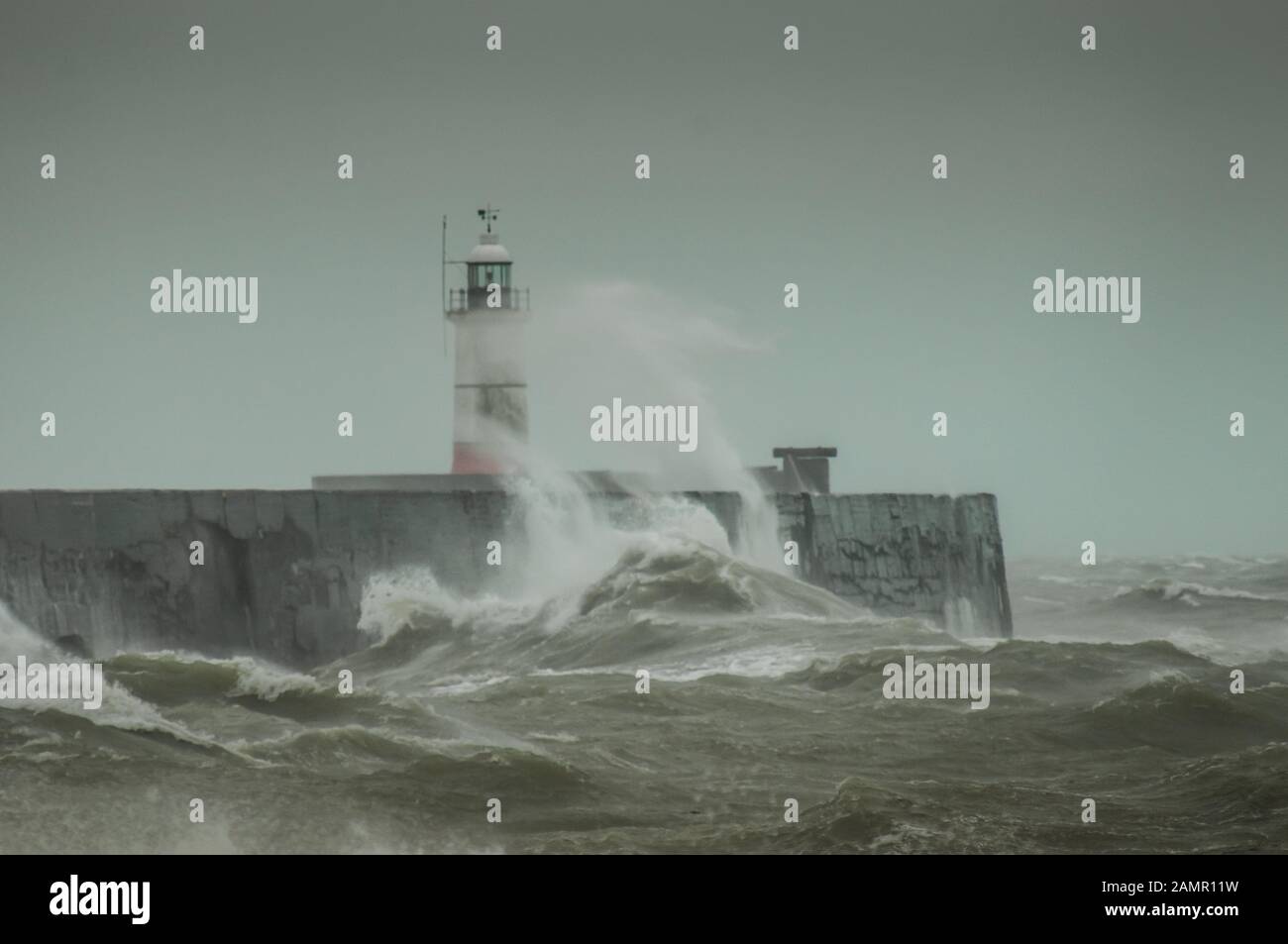 Storm brendan al porto di newhaven immagini e fotografie stock ad alta  risoluzione - Alamy