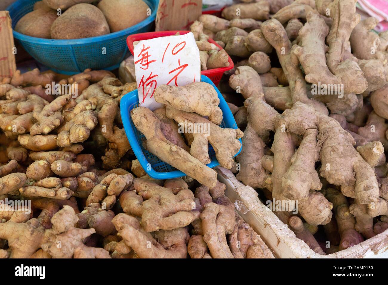 Zenzero radice spezie in vendita su uno stallo del mercato, Kowloon Hong Kong Asia Foto Stock