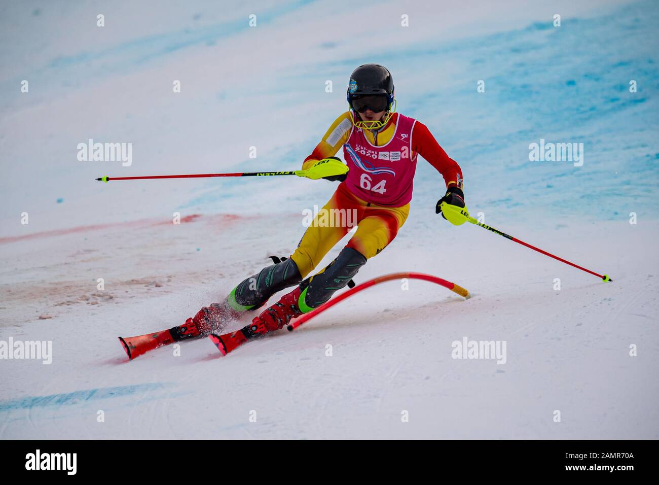 Losanna, Svizzera. 14th Gen 2020. LAZARESKI Mirko (MKD) compete nello sci alpino Slalom Run 2 da uomo durante i Giochi Olimpici giovanili di Losanna 2020 presso il Centro Alpino Les Diablerets martedì 14 gennaio 2020. LOSANNA, SVIZZERA. Credito: Taka G Wu/Alamy Live News Foto Stock