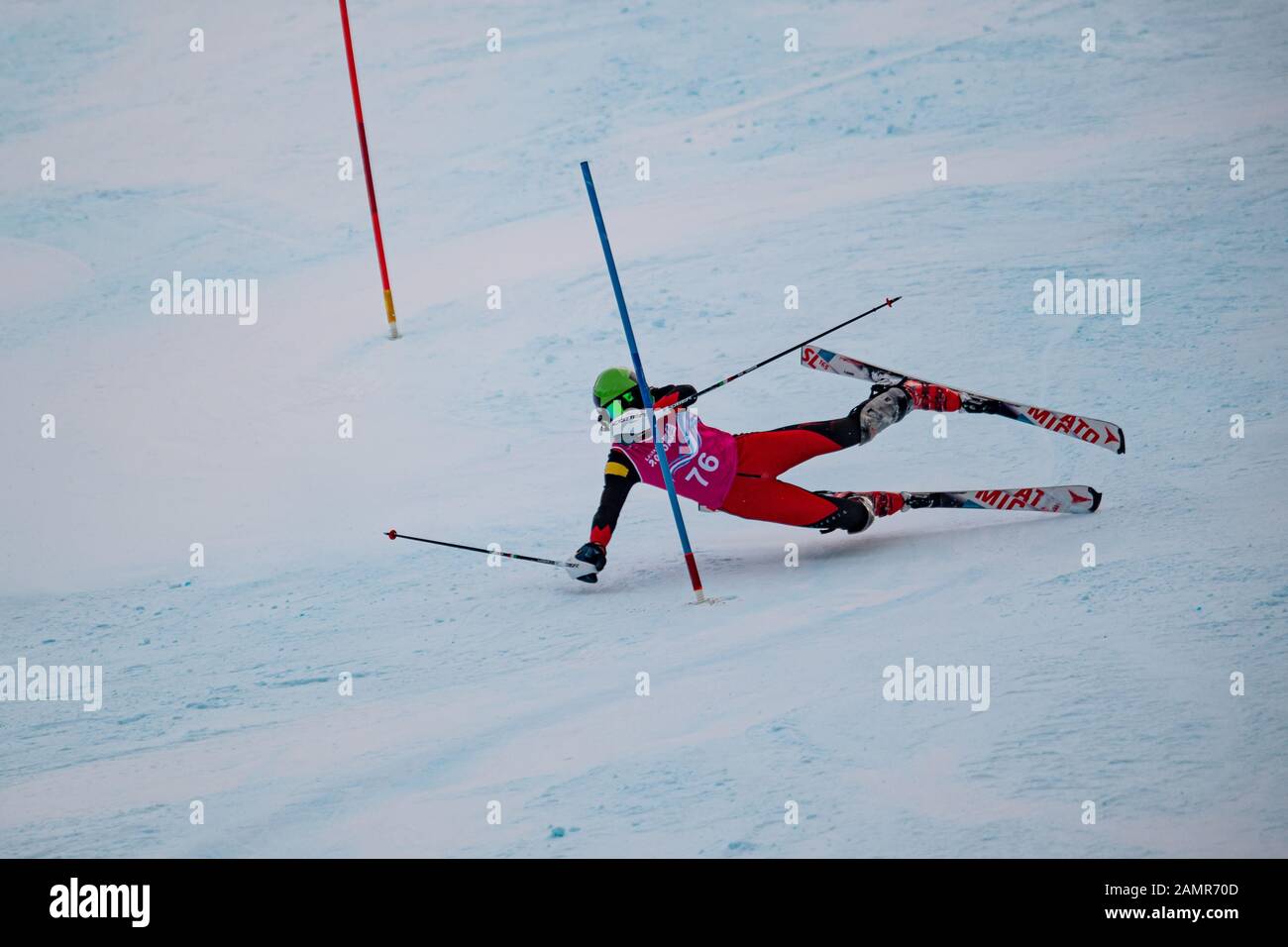 Losanna, Svizzera. 14th Gen 2020. Leonetti Ezio (ALB) è fallito mentre competeva nello sci alpino Slalom Run 2 maschile durante i Giochi Olimpici Giovanili di Losanna 2020 presso il Centro Alpino Les Diablerets martedì 14 gennaio 2020. LOSANNA, SVIZZERA. Credito: Taka G Wu/Alamy Live News Foto Stock