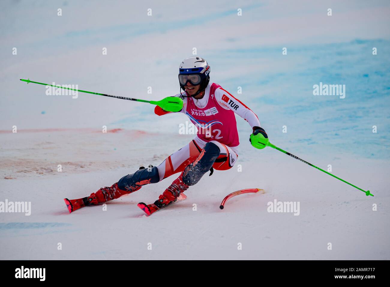 Losanna, Svizzera. 14th Gen 2020. BERKIN Derin (TUR) compete nello sci alpino Slalom Run 2 maschile durante i Giochi Olimpici Giovanili di Losanna 2020 presso il Centro Alpino Les Diablerets martedì 14 gennaio 2020. LOSANNA, SVIZZERA. Credito: Taka G Wu/Alamy Live News Foto Stock