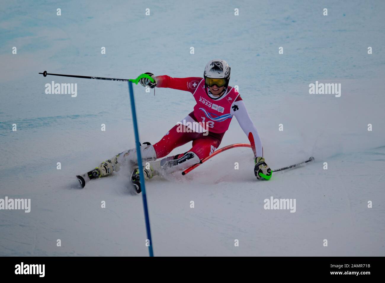 Losanna, Svizzera. 14th Gen 2020. Roduit Luc (sui) compete nello sci alpino Slalom Run 2 maschile durante i Giochi Olimpici giovanili di Losanna 2020 presso il Centro Alpino Les Diablerets martedì 14 gennaio 2020. LOSANNA, SVIZZERA. Credito: Taka G Wu/Alamy Live News Foto Stock