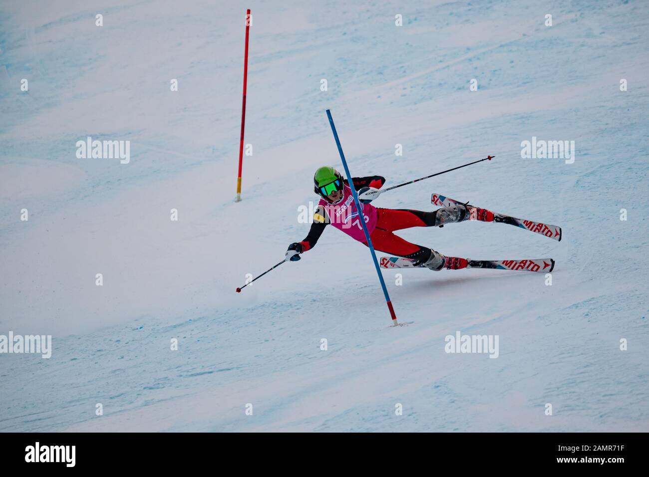 Losanna, Svizzera. 14th Gen 2020. Leonetti Ezio (ALB) è fallito mentre competeva nello sci alpino Slalom Run 2 maschile durante i Giochi Olimpici Giovanili di Losanna 2020 presso il Centro Alpino Les Diablerets martedì 14 gennaio 2020. LOSANNA, SVIZZERA. Credito: Taka G Wu/Alamy Live News Foto Stock