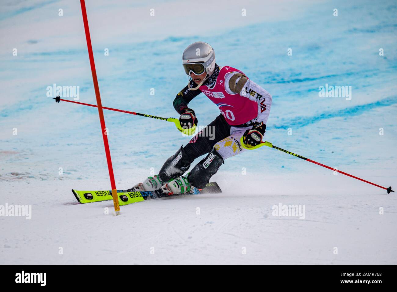 Losanna, Svizzera. 14th Gen 2020. LAPIENIS Vakaris Jokubas (LTU) compete nello sci alpino Slalom Run 2 da uomo durante i Giochi Olimpici giovanili di Losanna 2020 presso il Centro Alpino Les Diablerets martedì 14 gennaio 2020. LOSANNA, SVIZZERA. Credito: Taka G Wu/Alamy Live News Foto Stock