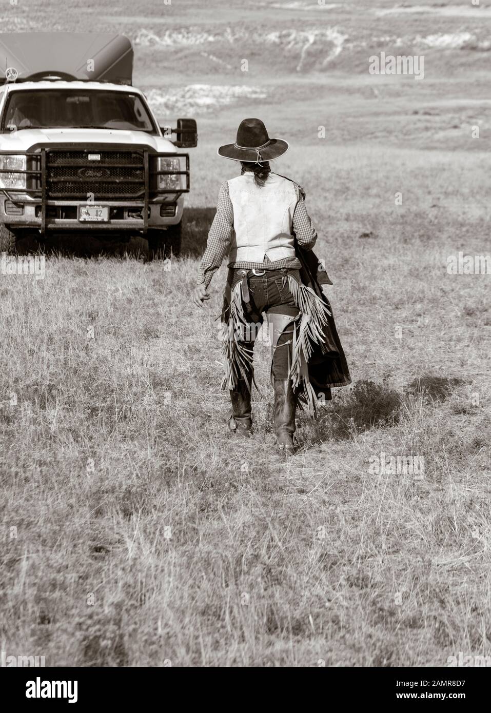 WY04072-00-BW...WYOMING - mano del ranch della donna sul ranch del Willow Crek. Foto Stock