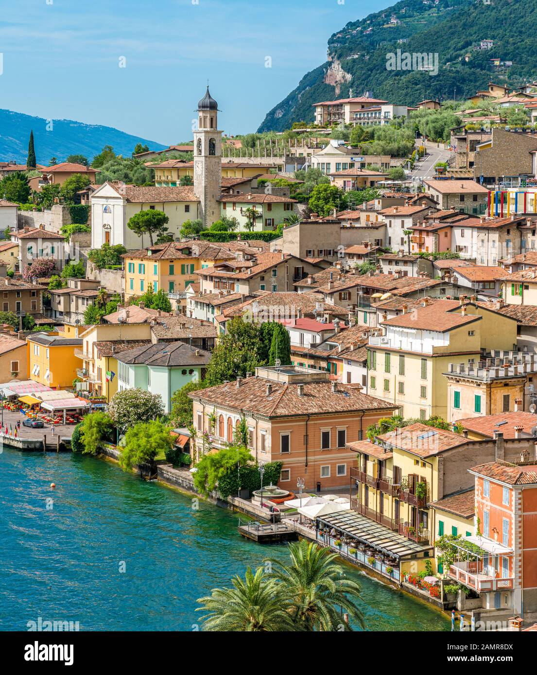 La pittoresca cittadina di Limone sul Garda, sul Lago di Garda. Provincia Di Brescia, Lombardia, Italia. Foto Stock