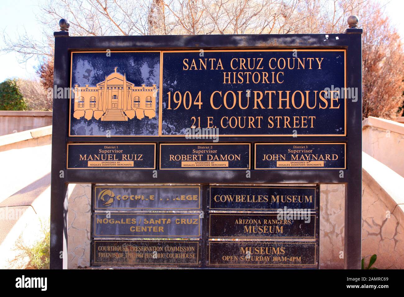 Santa Cruz County storico 1904 Palazzo di Giustizia segno nel confine USA-Messico città di Nogales, Arizona Foto Stock