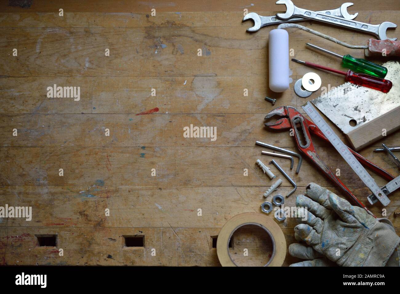 Workshop con gli strumenti sul banco di lavoro con spazio di copia Foto Stock