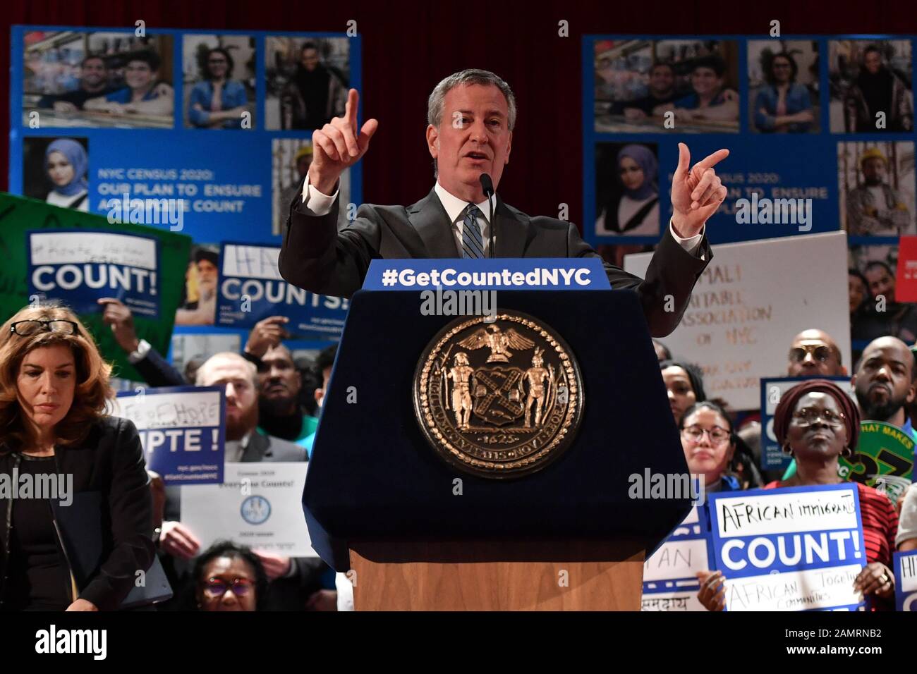 Il sindaco di New York Bill de Blasio partecipa a un rally per dare il via alla campagna di conteggio Completo Del Censimento di New York 2020, il 14 gennaio 2020, presso la New York University di Ne Foto Stock