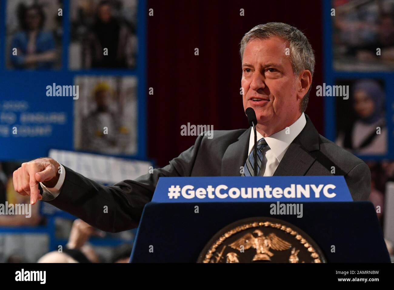 Il sindaco di New York Bill de Blasio partecipa a un rally per dare il via alla campagna di conteggio Completo Del Censimento di New York 2020, il 14 gennaio 2020, presso la New York University di Ne Foto Stock